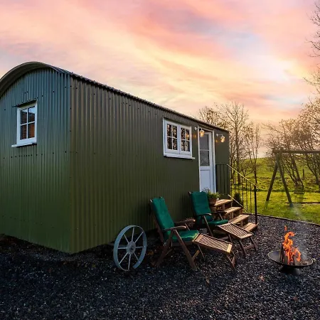 Holiday home The Pleasant Hut At Mountpleasant Farm *